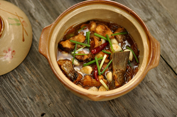 Thơm ngon béo mềm với món cá om bia đơn giản mà hấp dẫn